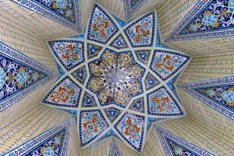 آرامگاه بابا طاهر همدان