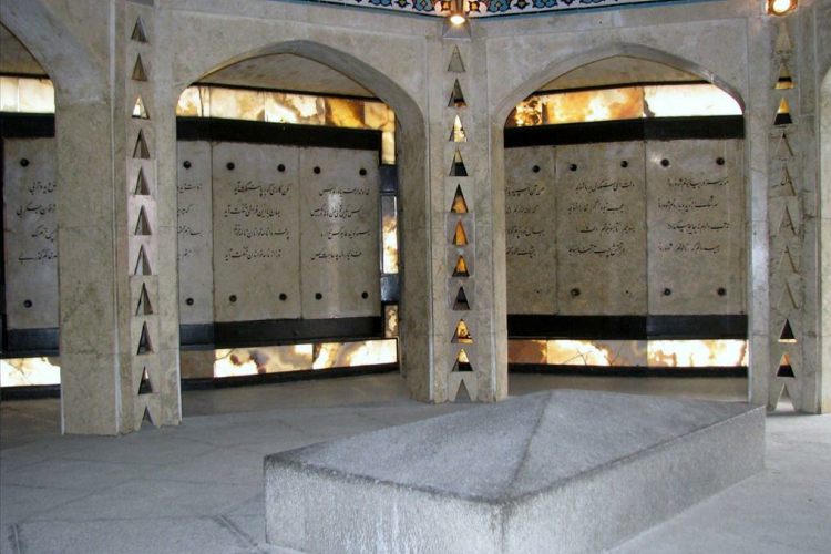 آرامگاه بابا طاهر همدان