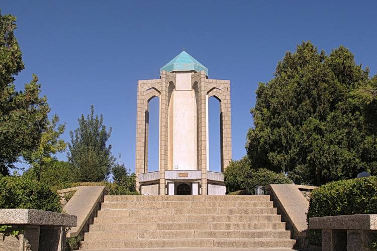 آرامگاه بابا طاهر همدان