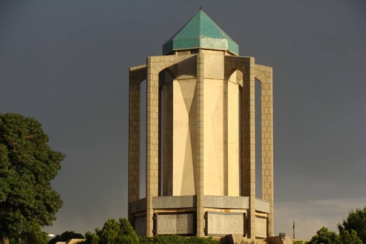 آرامگاه بابا طاهر همدان