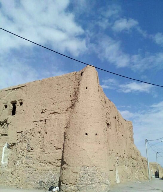 قلعه سنگ بست زواره
