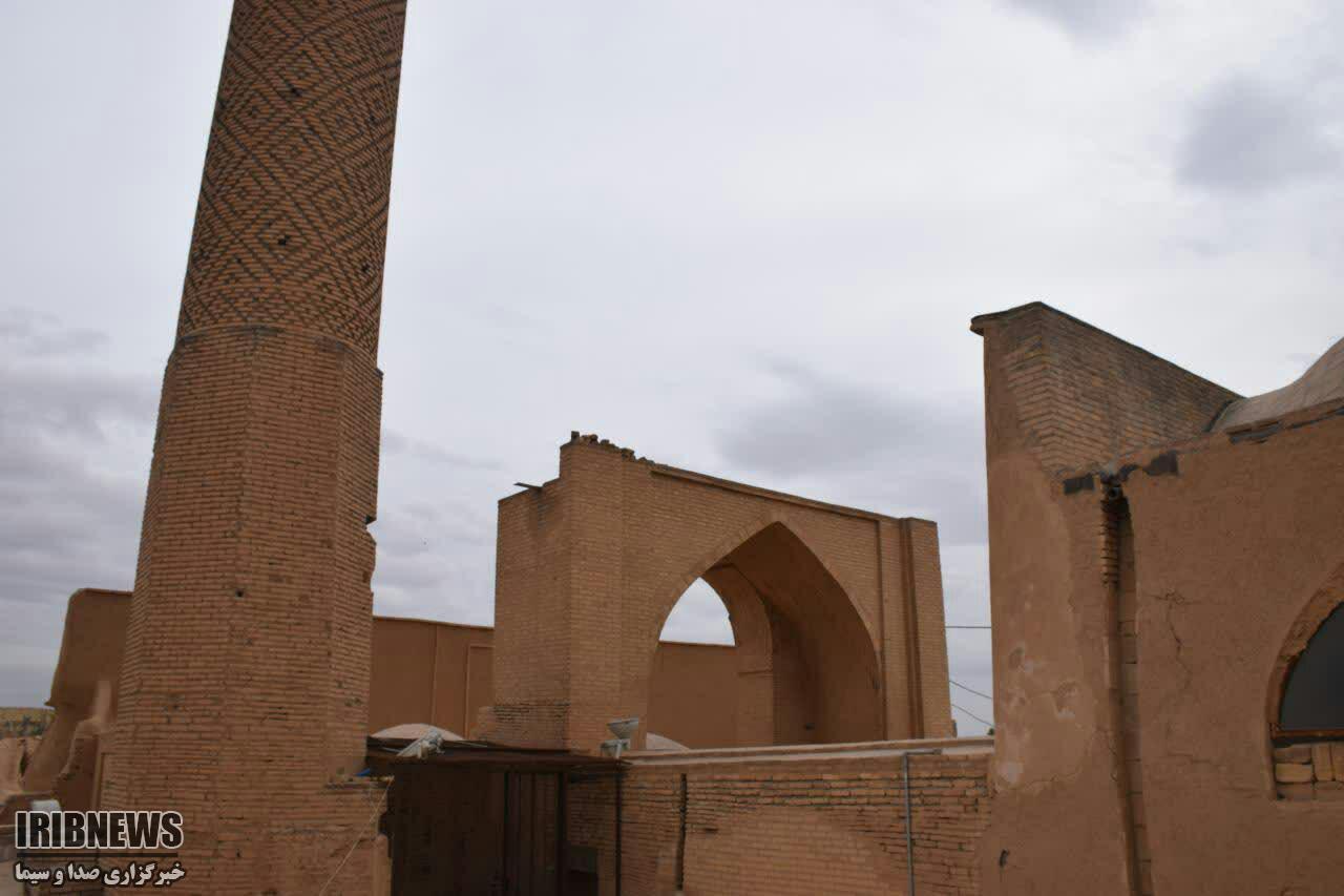 مسجد و مناره سین برخوار