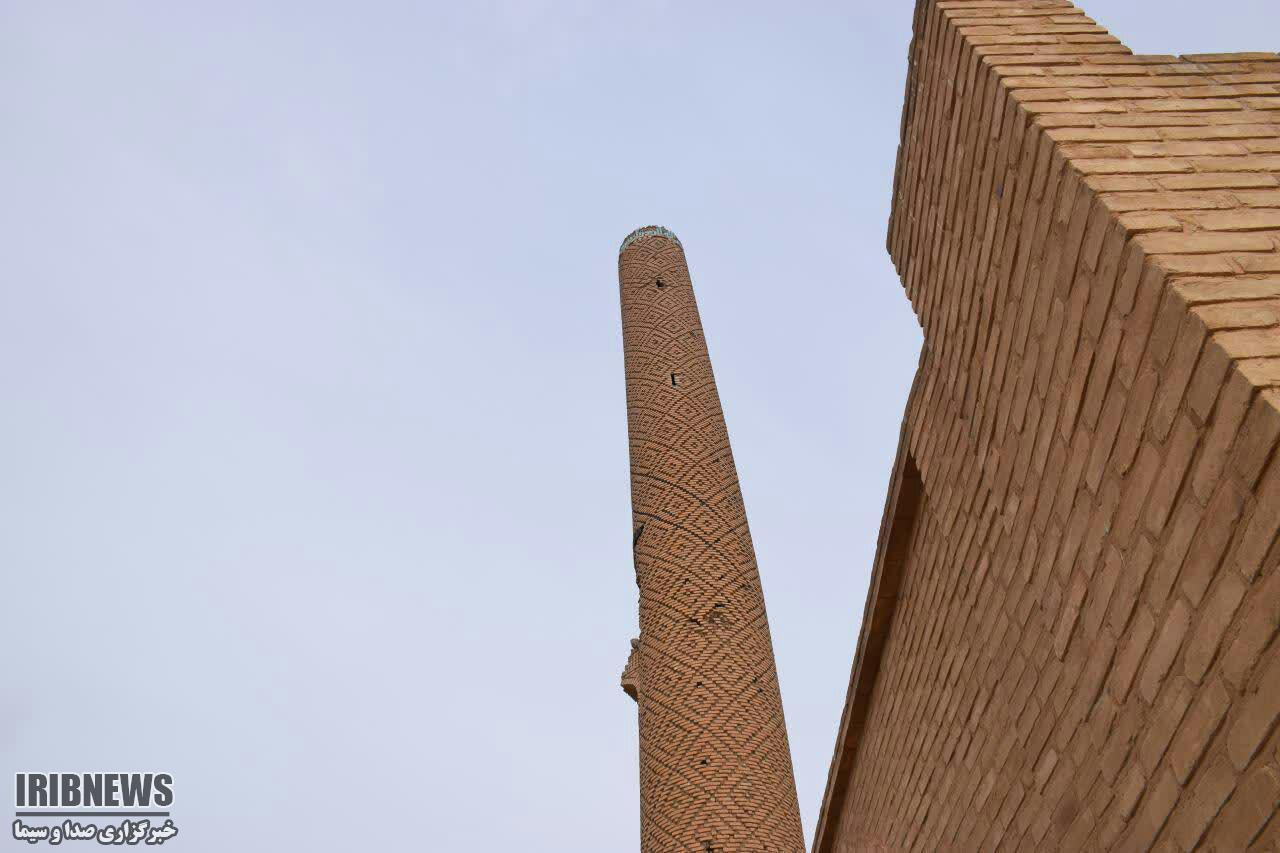 مسجد و مناره سین برخوار