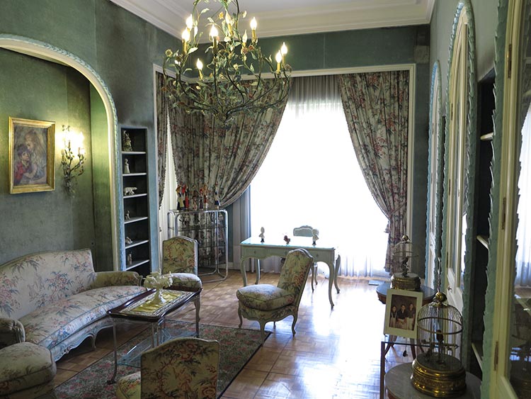 کاخ نیاوران