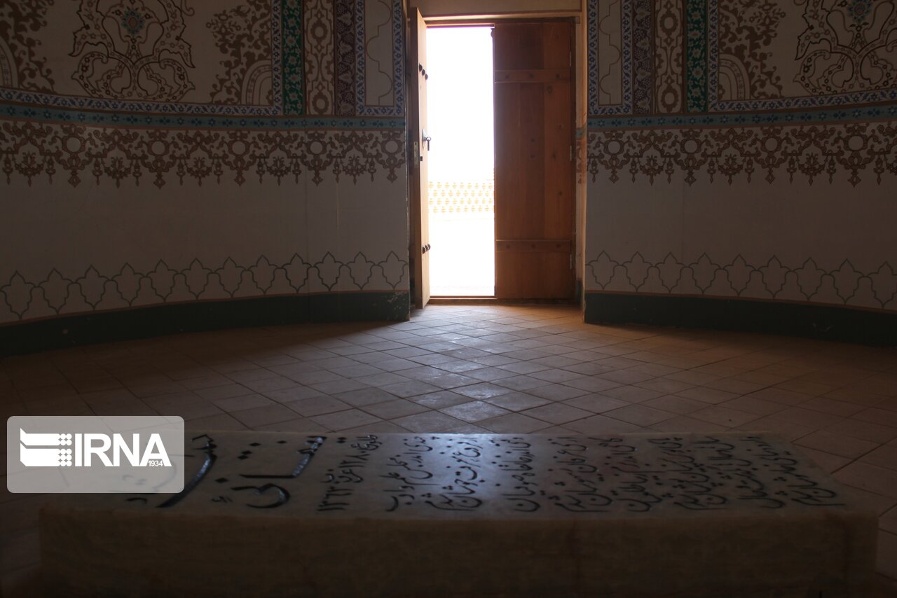 آرامگاه حبیب یغمایی