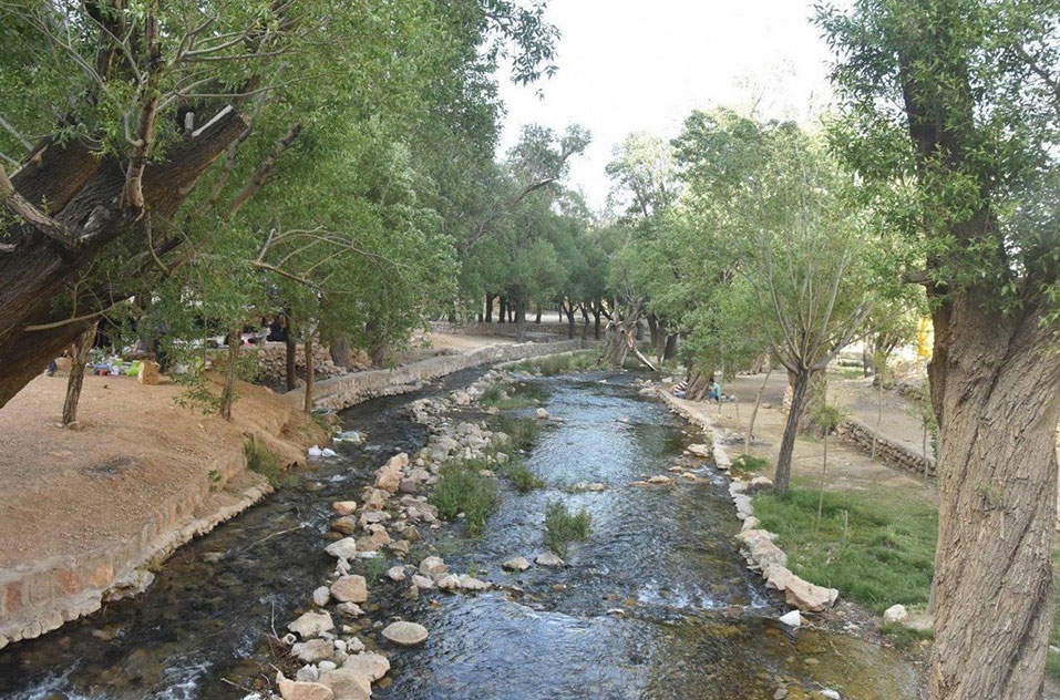 زرچشمه هونجان روستایی ییلاقی در اصفهان