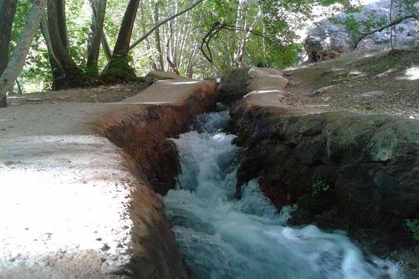 چشمه بابا زرنگ کمه
