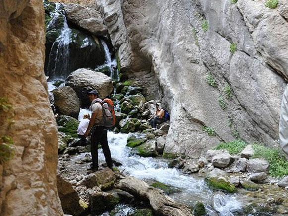 آبشار تنگ رود قر سمیرم