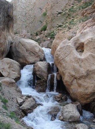 آبشار تنگ رود قر سمیرم