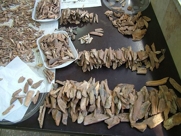 غارهای قلعه بزی مبارکه