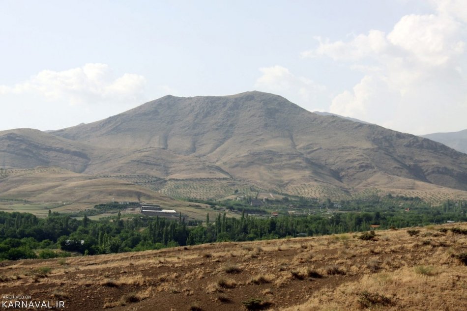 ولیان روستایی در دامنه کوهستان‌های البرز 