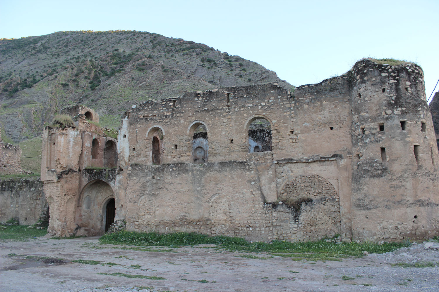 قلعه پور اشرف دره شهر مقصدی مناسب برای گردشگری 