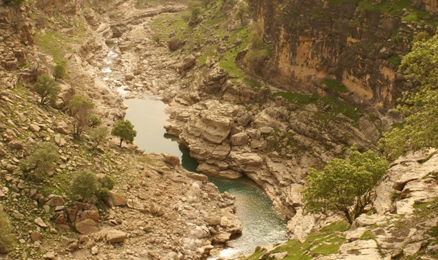 آبشار بان گنبد آبدانان