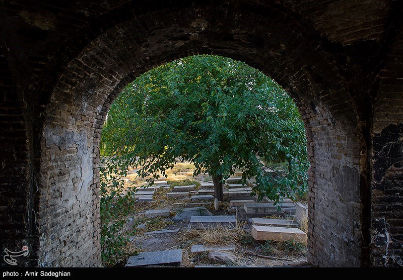 قبرستان دارالسلام شیراز