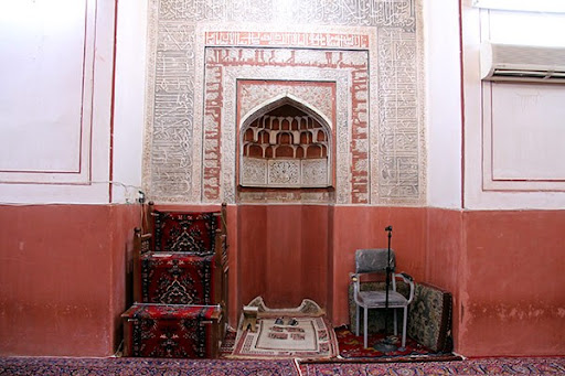 مسجد سرخ مسجدی با تزئینات قرمز 