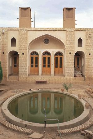 خانه هشت بهشت نیری زواره