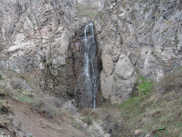 آبشار مزرعه شازند