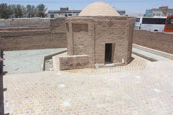 مقبره میرزاها سرایان