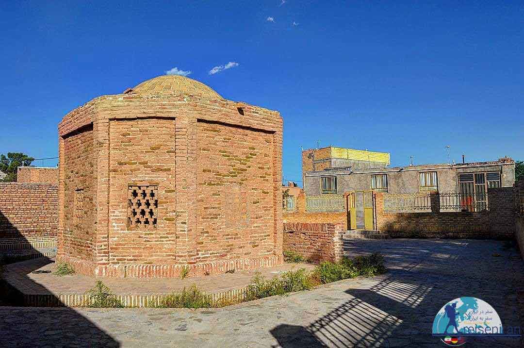 مقبره میرزاها سرایان