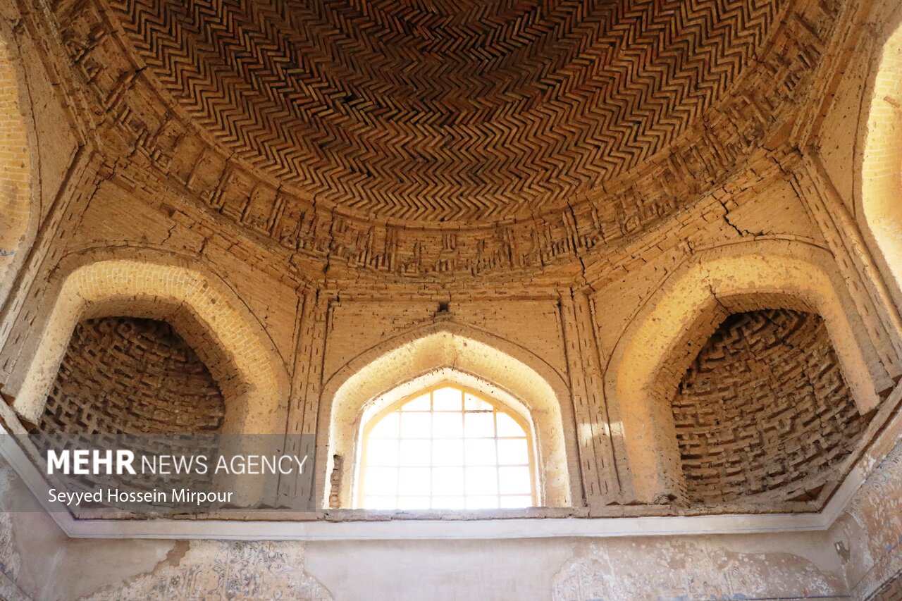 آرامگاه ارسلان جاذب