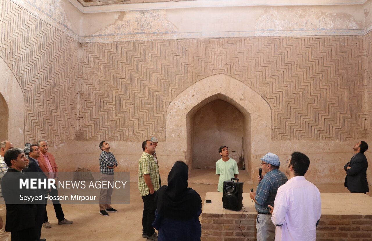 آرامگاه ارسلان جاذب