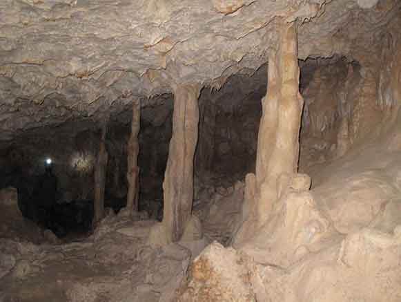 غار درون شیر لرستان