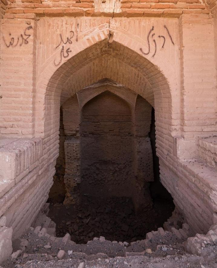 رباط ریوند داورزن