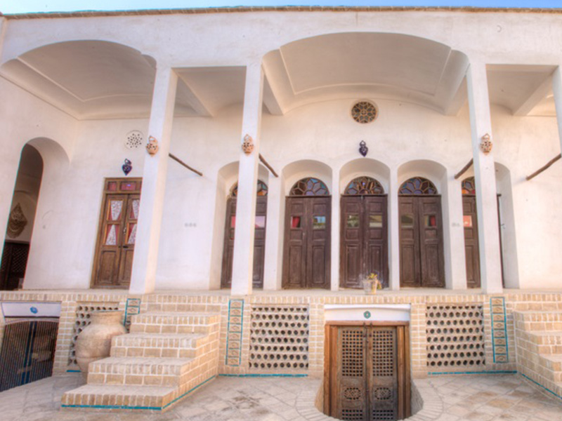 هتل خانه تاریخی نگین کاشان