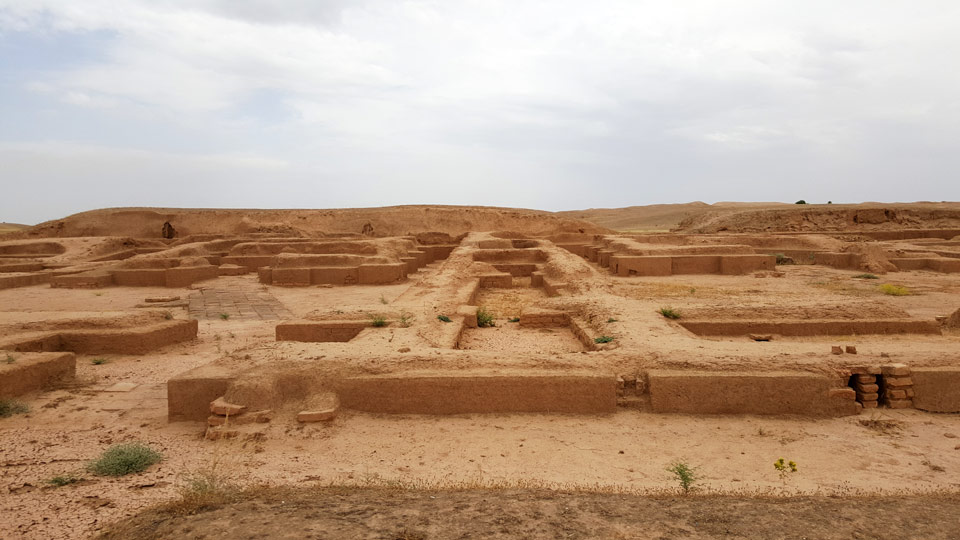 https://fa.tripyar.com/uploads/picture/890/chogha-zanbil-ziggurat-6.jpg