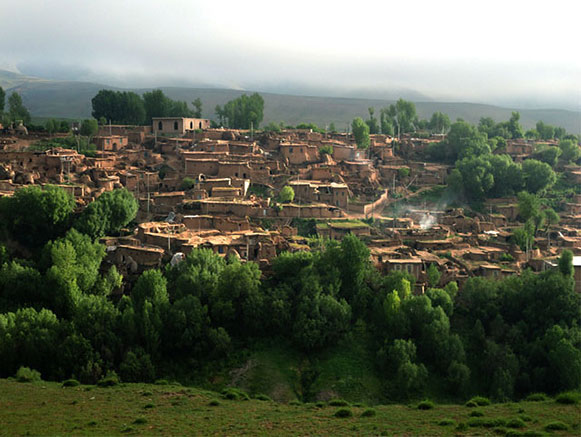 روستا و غار دوگیجان