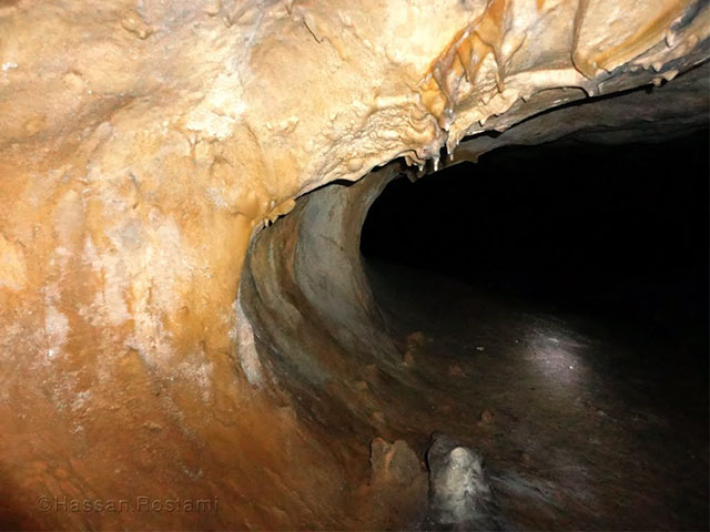 روستا و غار دوگیجان
