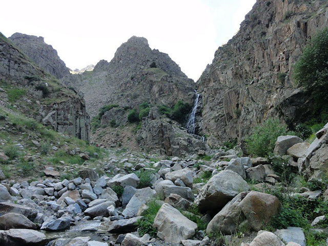 روستا و آبشار عیش آباد