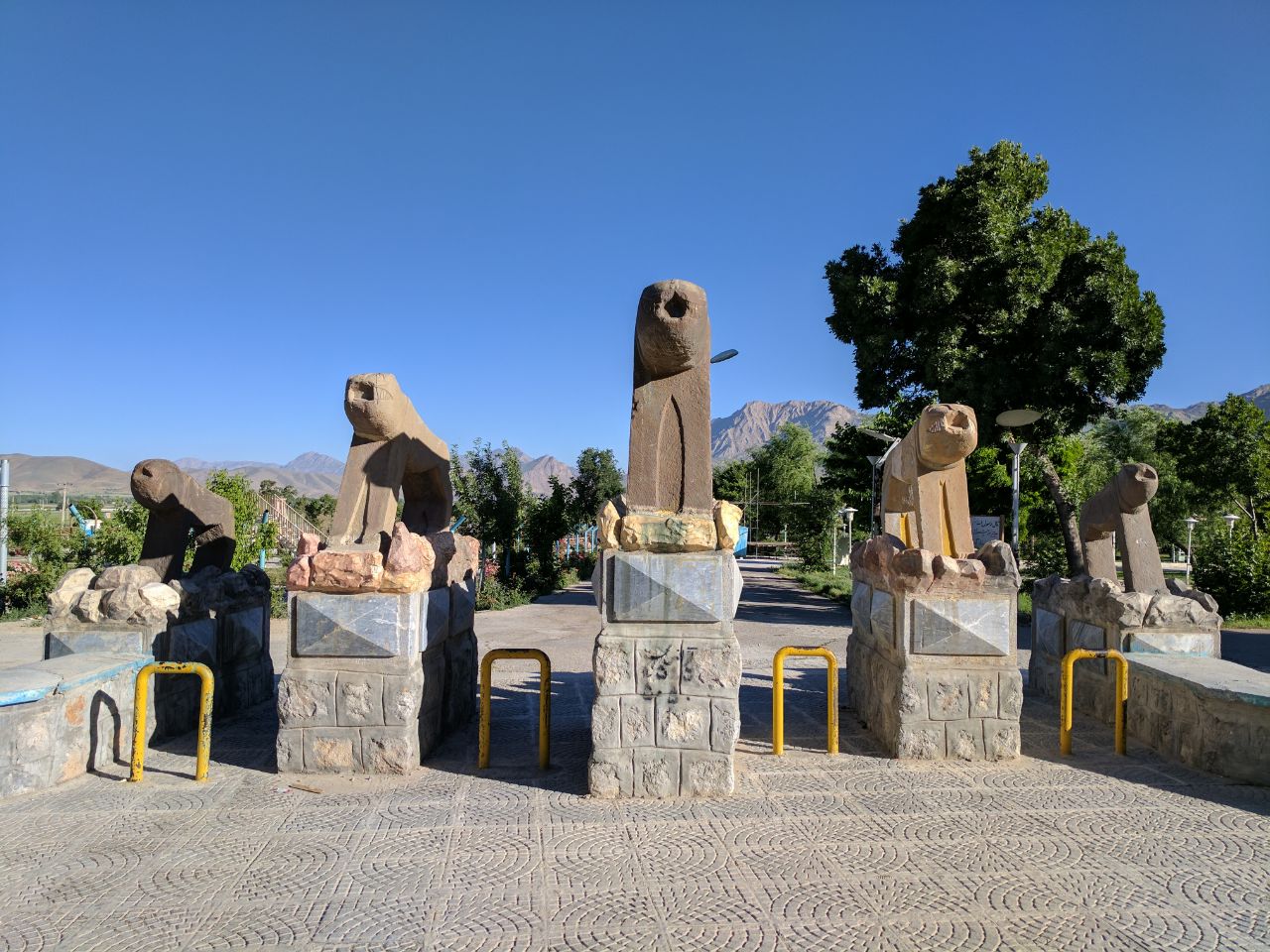 شیرهای سنگی نماد قوم بختیاری