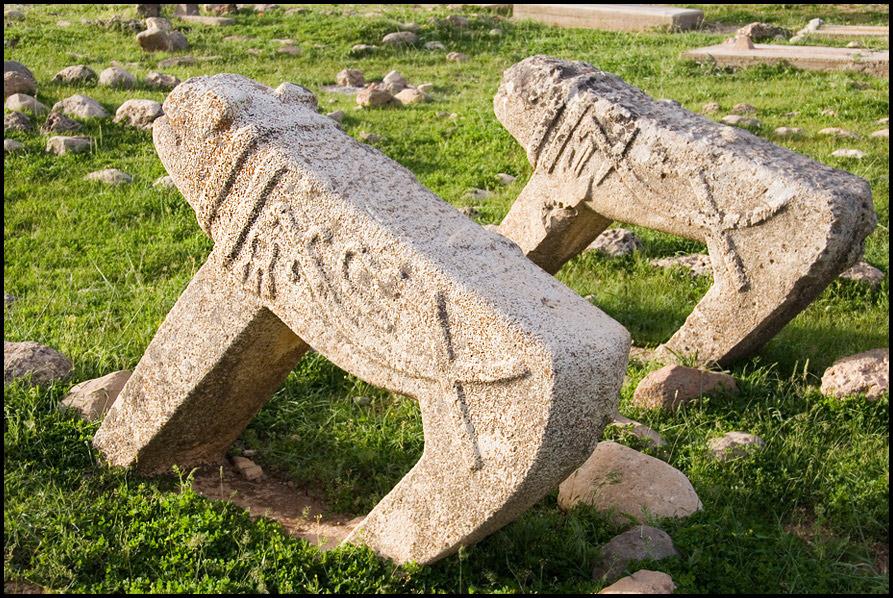 شیرهای سنگی نماد قوم بختیاری