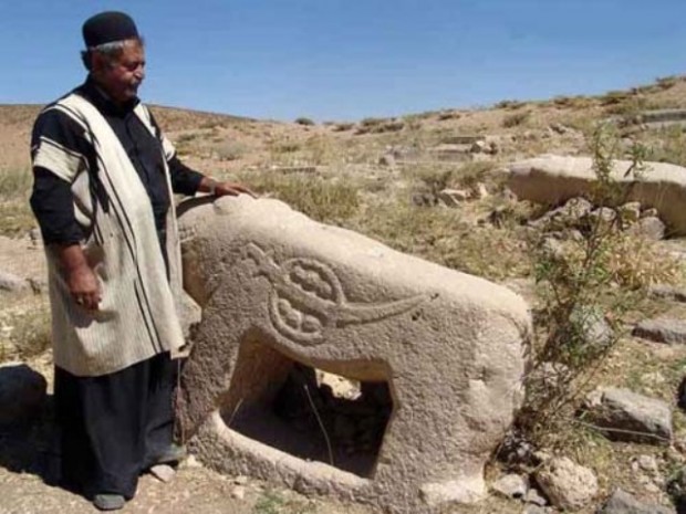 شیرهای سنگی نماد قوم بختیاری