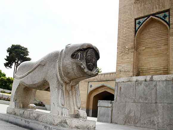 شیرهای سنگی نماد قوم بختیاری