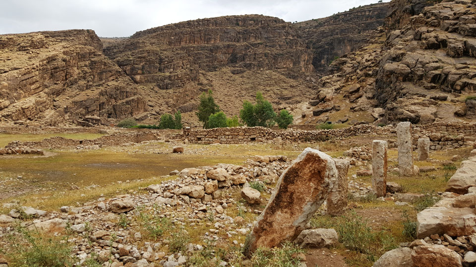 سنگ‌ نگاره های کول فرح