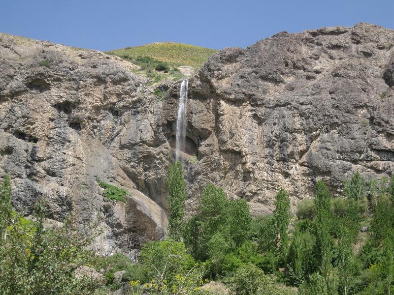 سنگان آبشاری دیدنی در تهران
